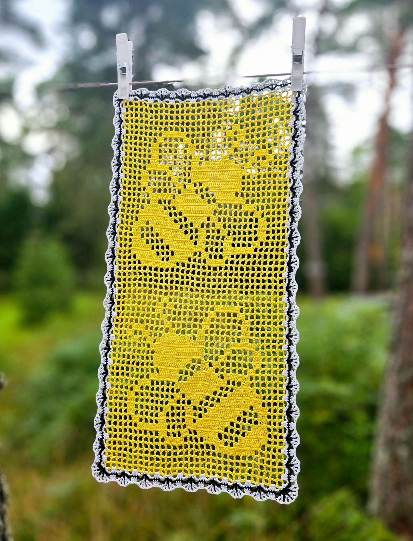 Bee Table Runner PDF Crochet Pattern