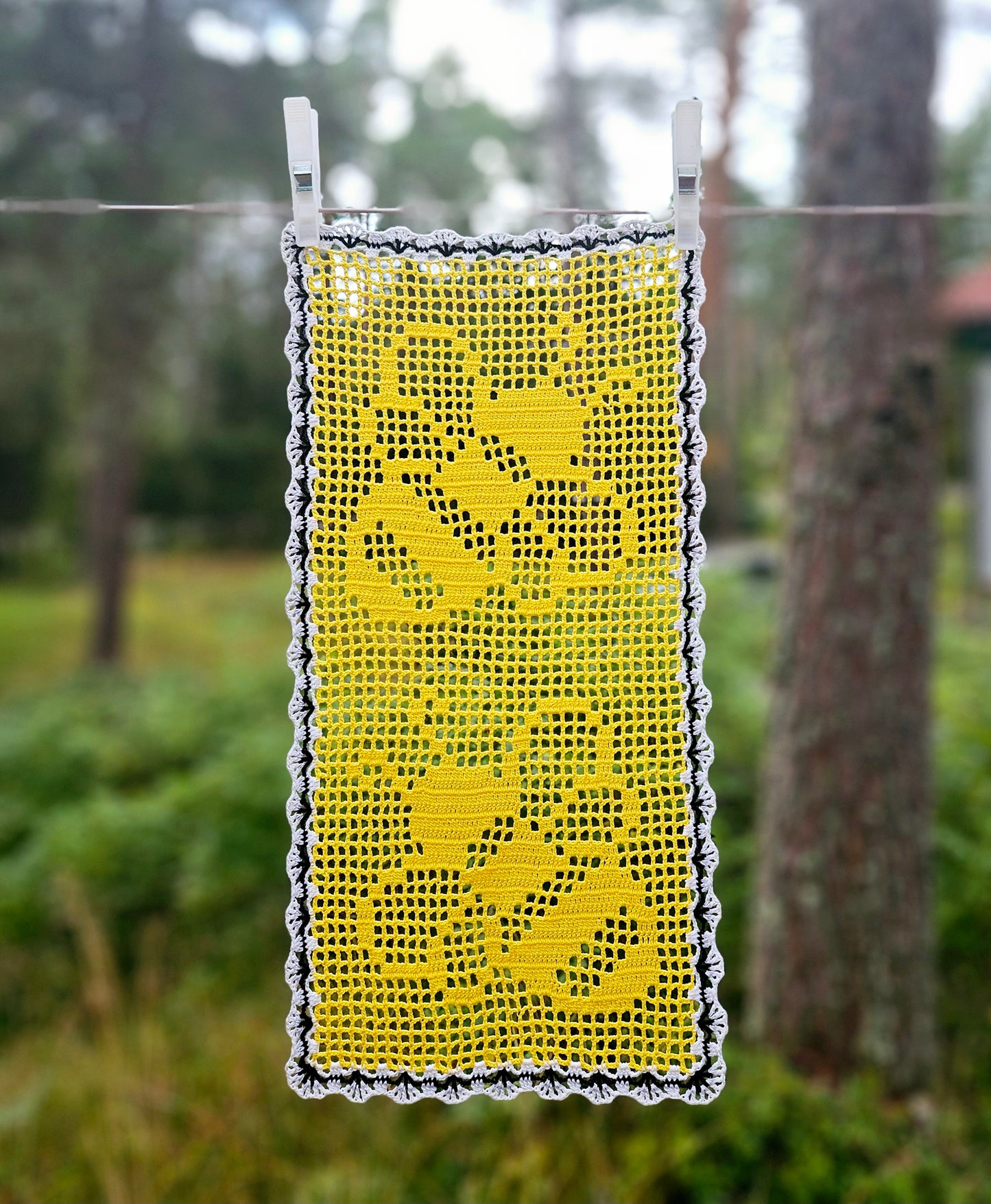 Bee Table Runner PDF Crochet Pattern